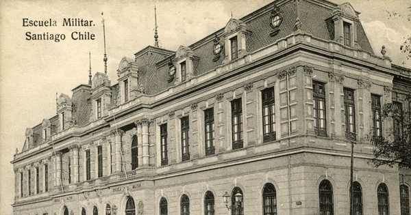 Pie de foto: Antiguo edificio de la Escuela Militar, también conocido como Palacio Alcázar, c. 1912, construido a finales del siglo XIX