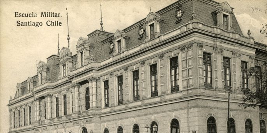 Pie de foto: Antiguo edificio de la Escuela Militar, también conocido como Palacio Alcázar, c. 1912, construido a finales del siglo XIX