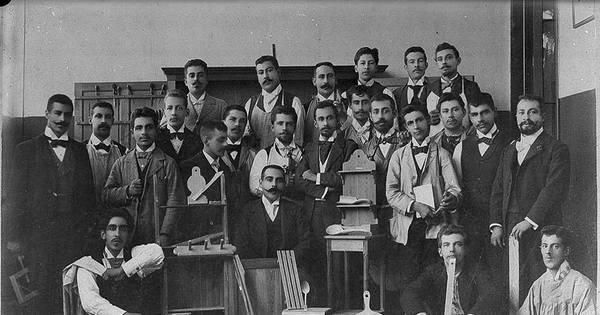 Pie de foto: Carpintería, primer curso normal, 1899