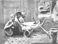 Castigo recibido por peones en barra en Troncoso (Angostura) durante la construcción de la línea férrea al sur, 1862