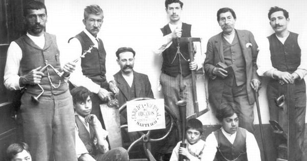 Empleados Fábrica Nacional de Órganos Oreste Carlini (ca. 1900)