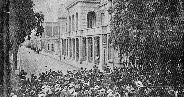 Publicación del bando declarando estado de sitio en Valparaíso. Huelga del 16 de mayo de 1903