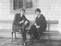 Guillermo Feliú Cruz en Cartagena con su hermana Leticia, 1924