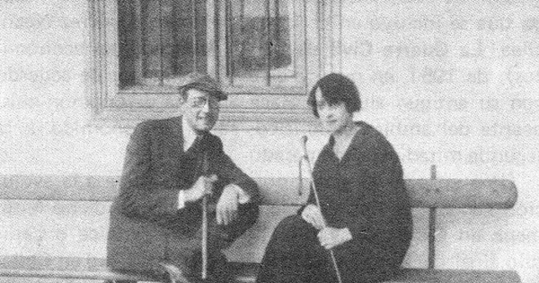 Guillermo Feliú Cruz en Cartagena con su hermana Leticia, 1924