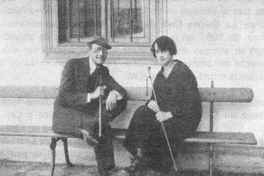 Guillermo Feliú Cruz en Cartagena con su hermana Leticia, 1924