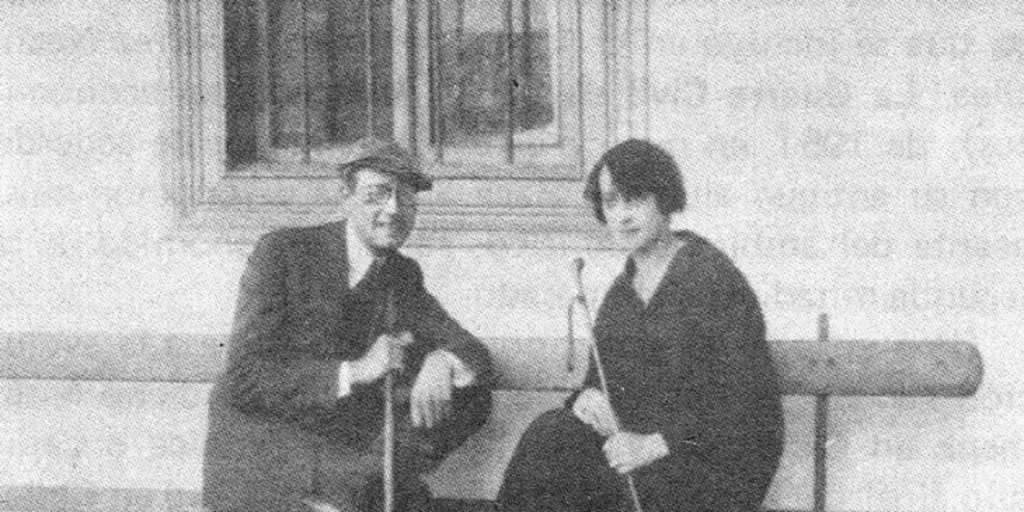 Guillermo Feliú Cruz en Cartagena con su hermana Leticia, 1924