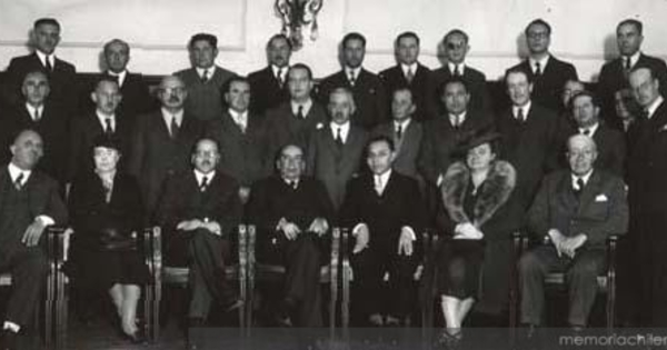 Guillermo Feliú Cruz en el almuerzo ofrecido en el Savoir en honor de don Carlos Vicuña Fuentes con motivo de su jubilación de profesor del Instituto Pedagógico, hacia 1950