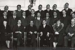 Guillermo Feliú Cruz en el almuerzo ofrecido en el Savoir en honor de don Carlos Vicuña Fuentes con motivo de su jubilación de profesor del Instituto Pedagógico, hacia 1950