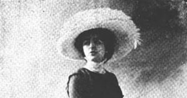 Adriana Lyon Lynch, hacia 1900