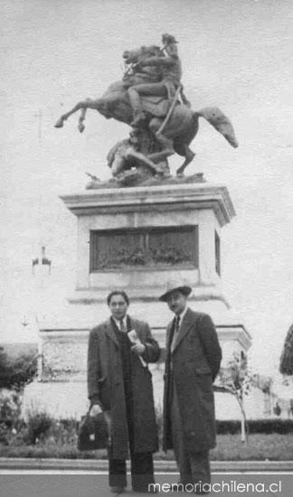 Óscar Castro junto a Nicomedes Guzmán, hacia 1946