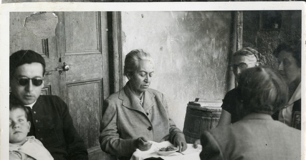 Gabriela Mistral en 1954, en su última visita a Chile