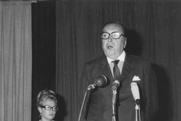 Julio Barrenechea en el homenaje de Gabriela Mistral, 1970