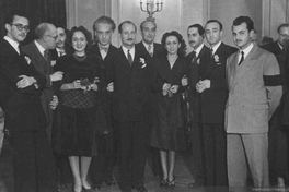 Roque Esteban Scarpa en Madrid, junto a Juan Guerrero, Antonio Olivares, Rafael Montecinos, Andrés Revesz, Lope Mateo, José García Nieto y Leopoldo Luis, 1947