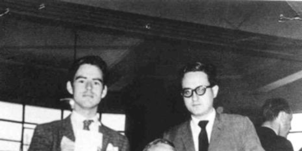 Jorge Teillier junto a Miguel Arteche y Cristián Huneeus