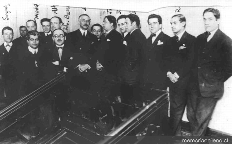 Diego Dublé Urrutia junto a Sergio Vera, Humberto Allende, Alfonso Leng, Eduardo Barrios, Joaquín Edwards Bello, Jorge Huneus, Pedro Ortiz de Zárate, Raúl Silva Castro y Hugo Silva, 14 de julio de 1925