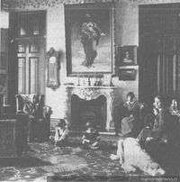 La familia en la sala de la casa, hacia 1914