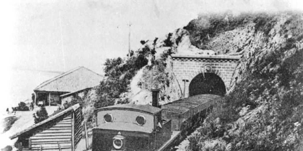 Cerro Chepe y túnel del ferrocarril a Curanilahue, hacia 1900