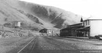 Estación de ferrocarril en las pampas salitreras de Soronal hacia 1900
