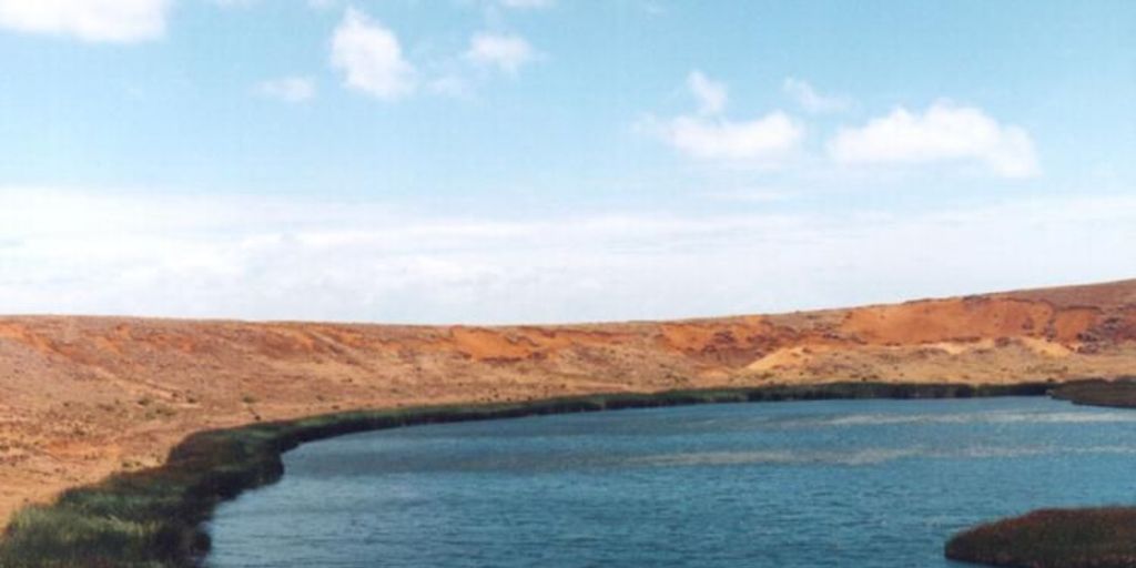 Laguna en el cráter del Rano Raraku