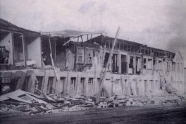 Edificio del centro de Castro tras el terremoto de 1960