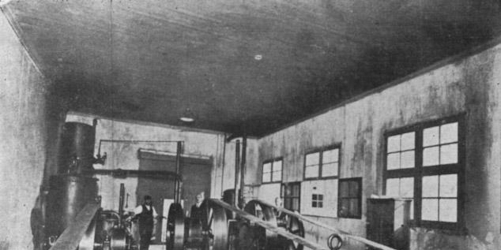 Compañía Electro-Metalúrgica S.A., sala de compresoras, Santiago, 1928