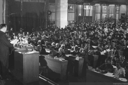 Fernando Santiván en el Congreso de la Paz, China, 1952