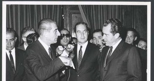 Eduardo Frei Montalva junto a Richard Nixon; al centro Ralph A. Dungan, embajador de EE.UU. en Chile, 1967