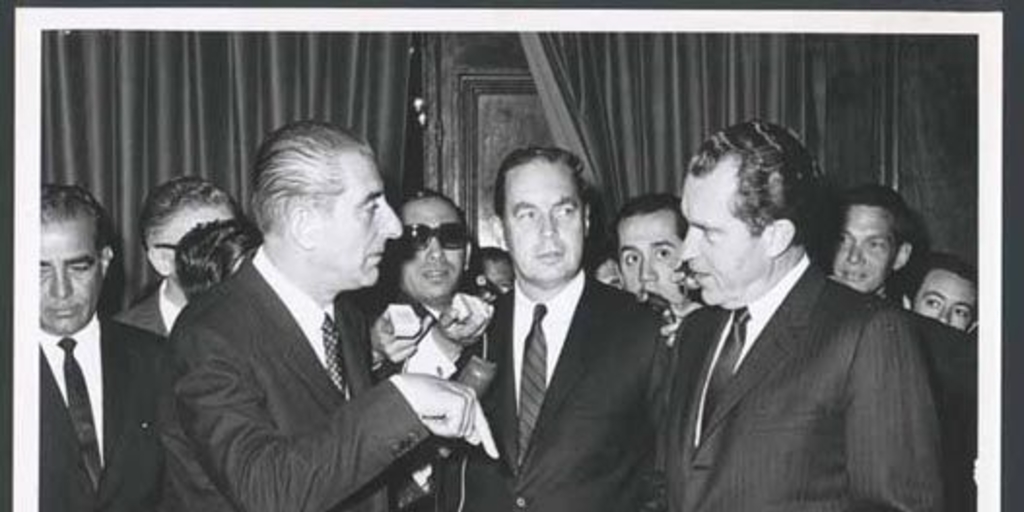 Eduardo Frei Montalva junto a Richard Nixon; al centro Ralph A. Dungan, embajador de EE.UU. en Chile, 1967