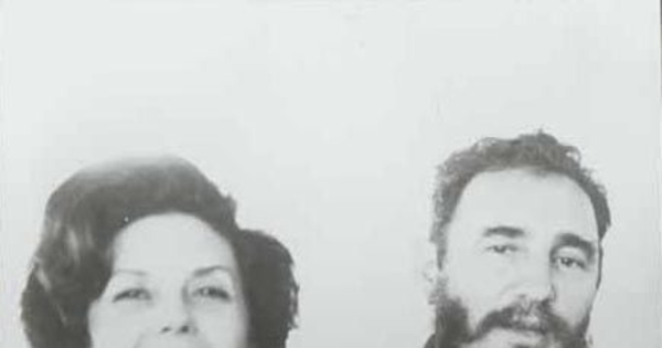 Laura Allende Gossens con Fidel Castro, 11 de noviembre de 1971