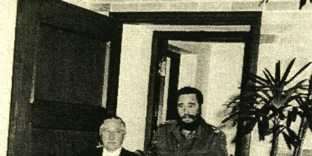 Luis Corvalán con Fidel Castro, en Cuba, 1977