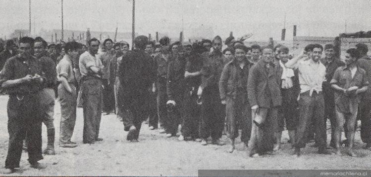 Refugiados españoles en un campo de concentración en el sur de Francia, 1939