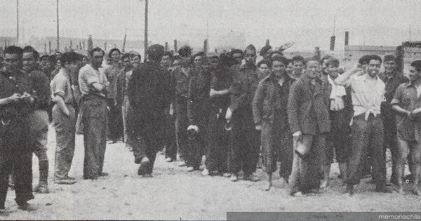 Refugiados españoles en un campo de concentración en el sur de Francia, 1939