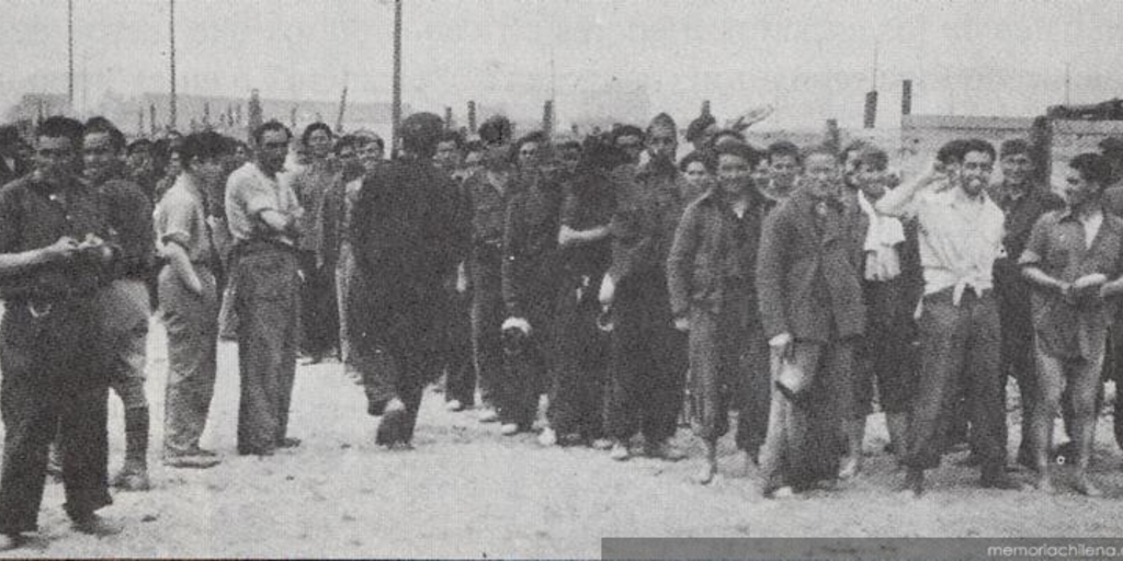 Refugiados españoles en un campo de concentración en el sur de Francia, 1939