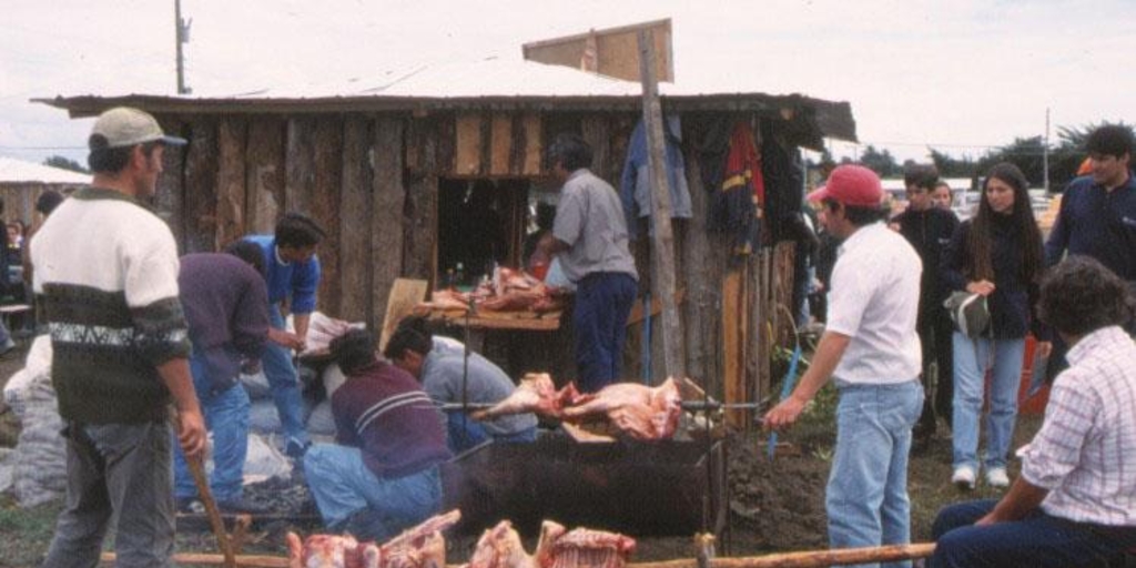 Asados al palo, fiesta costumbrista en Caulín, enero 2000
