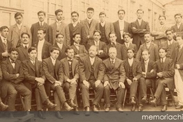Alumnos de la Escuela Normal de Victoria, provincia de Malleco, 1919