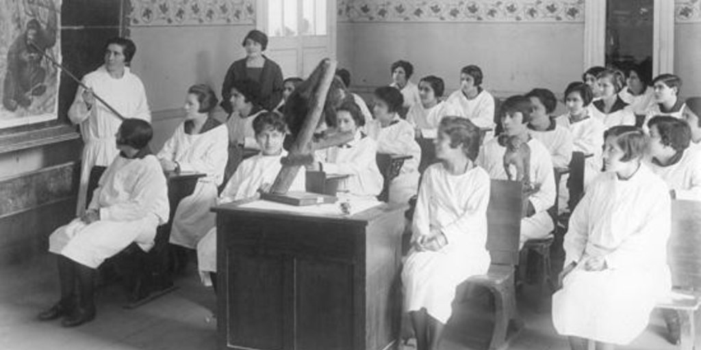 Clase de zoología, hacia 1920