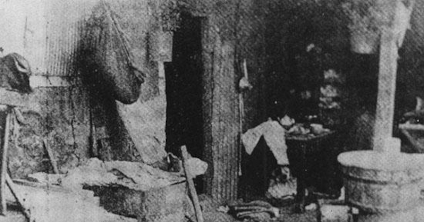 Interior de un conventillo, 1910