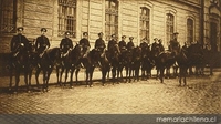 Piquete de caballería frente al cuartel, 1905