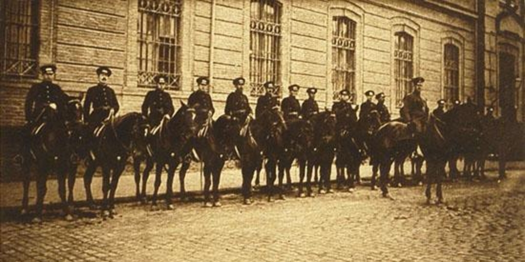 Piquete de caballería frente al cuartel, 1905