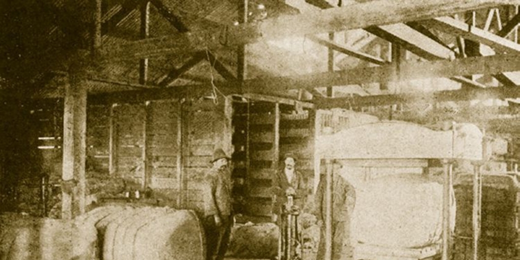 Prensadora de lana en la Estancia Bories, provincia Última Esperanza, Magallanes, 1920