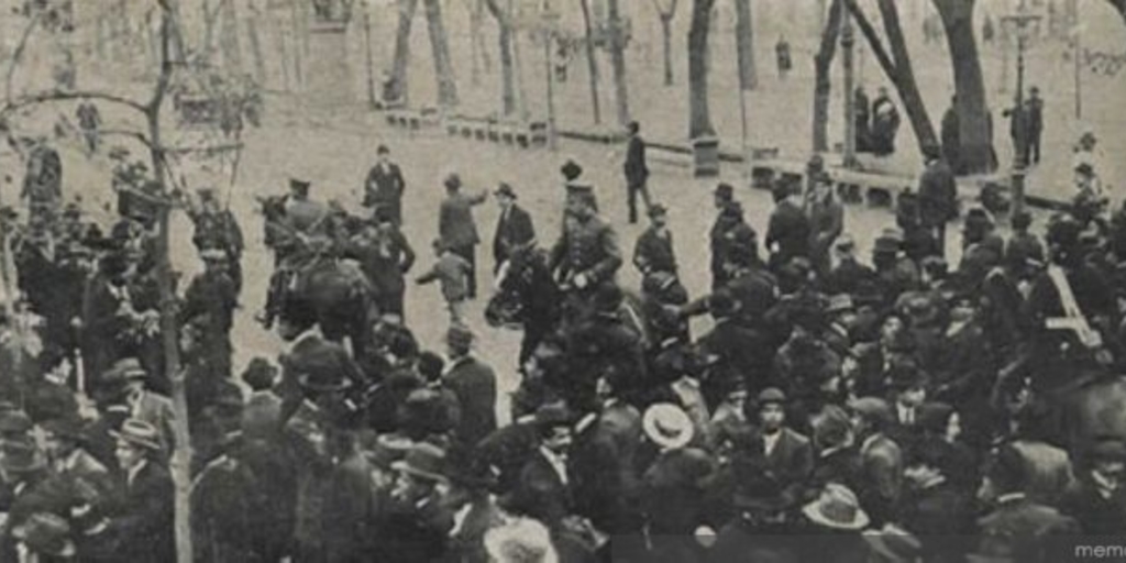 Policía arrestando manifestantes, 1912