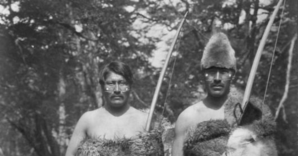 Grupo de selk'nam, hacia 1920