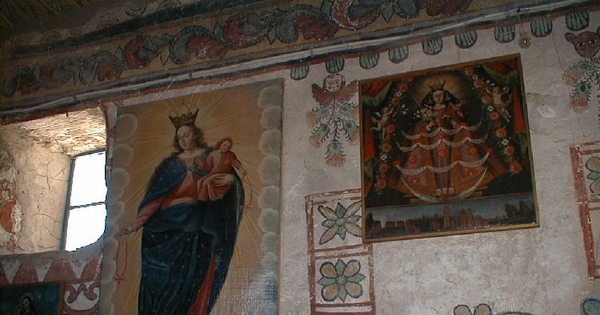 Pinturas interiores de la iglesia de Parinacota, Primera Región, 2002