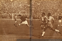 Remate de Armando Tovar en el partido Chile-Brasil, 13 de junio de 1962