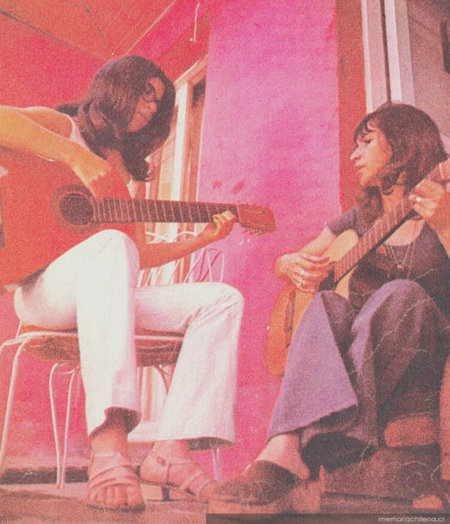 Isabel Parra y su hija Tita, 1973