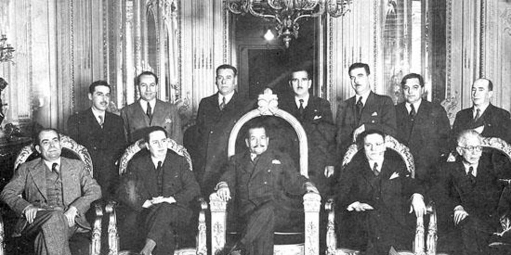 Pedro Aguirre Cerda junto a su gabinete, hacia 1940