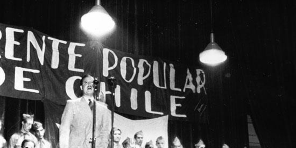 Aniversario del Frente Popular en el Teatro Caupolicán. Habla Salvador Allende
