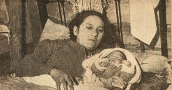 Una madre que dio a luz en la calle asistida por su vecina, 1947