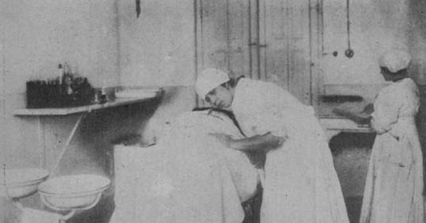 Sala de Partos, Maternidad del Hospital del Salvador de Santiago, ca. 1919