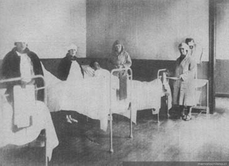Visitadoras sociales recogen los datos de enfermos, ca. 1928